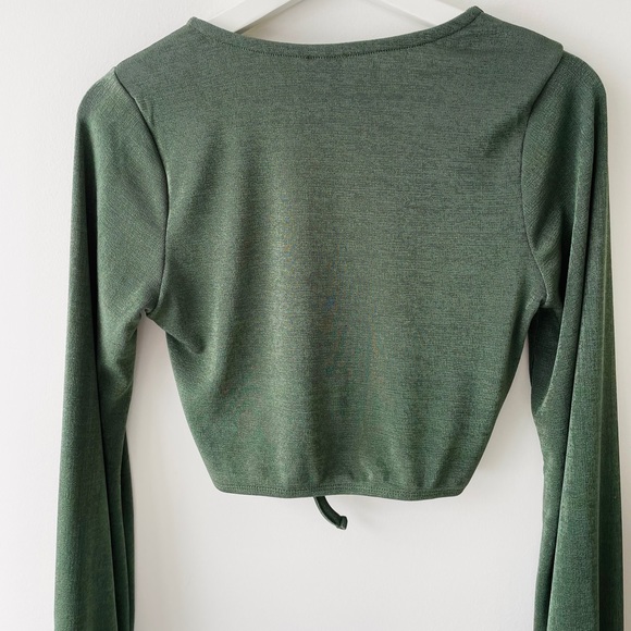 Crop top with long sleeves in shiny green US 2 - Picture 5 of 5
